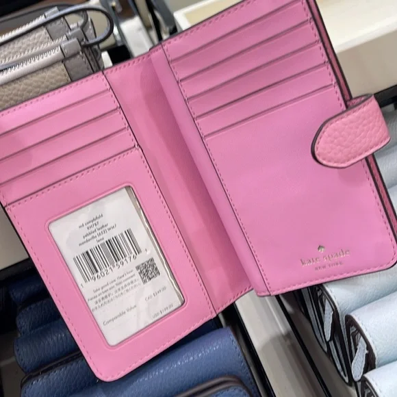 Kate Spade Lena Medium Bifold Wallet
Mandawilla
NWT - Picture 9 of 16